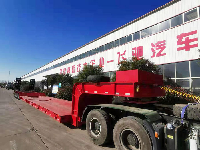 鉤機(jī)板半掛車生產(chǎn)廠家