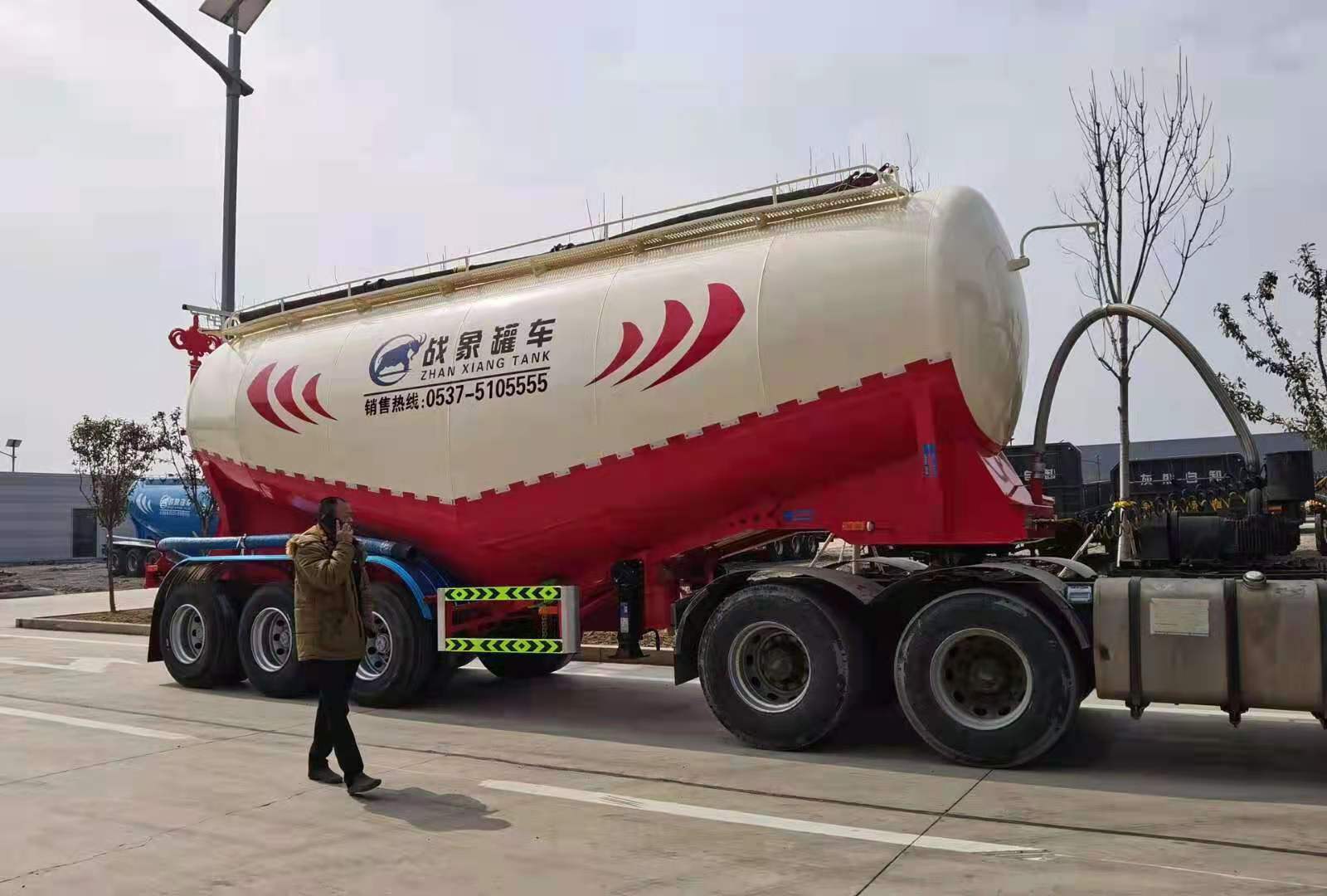 散裝水泥罐車
